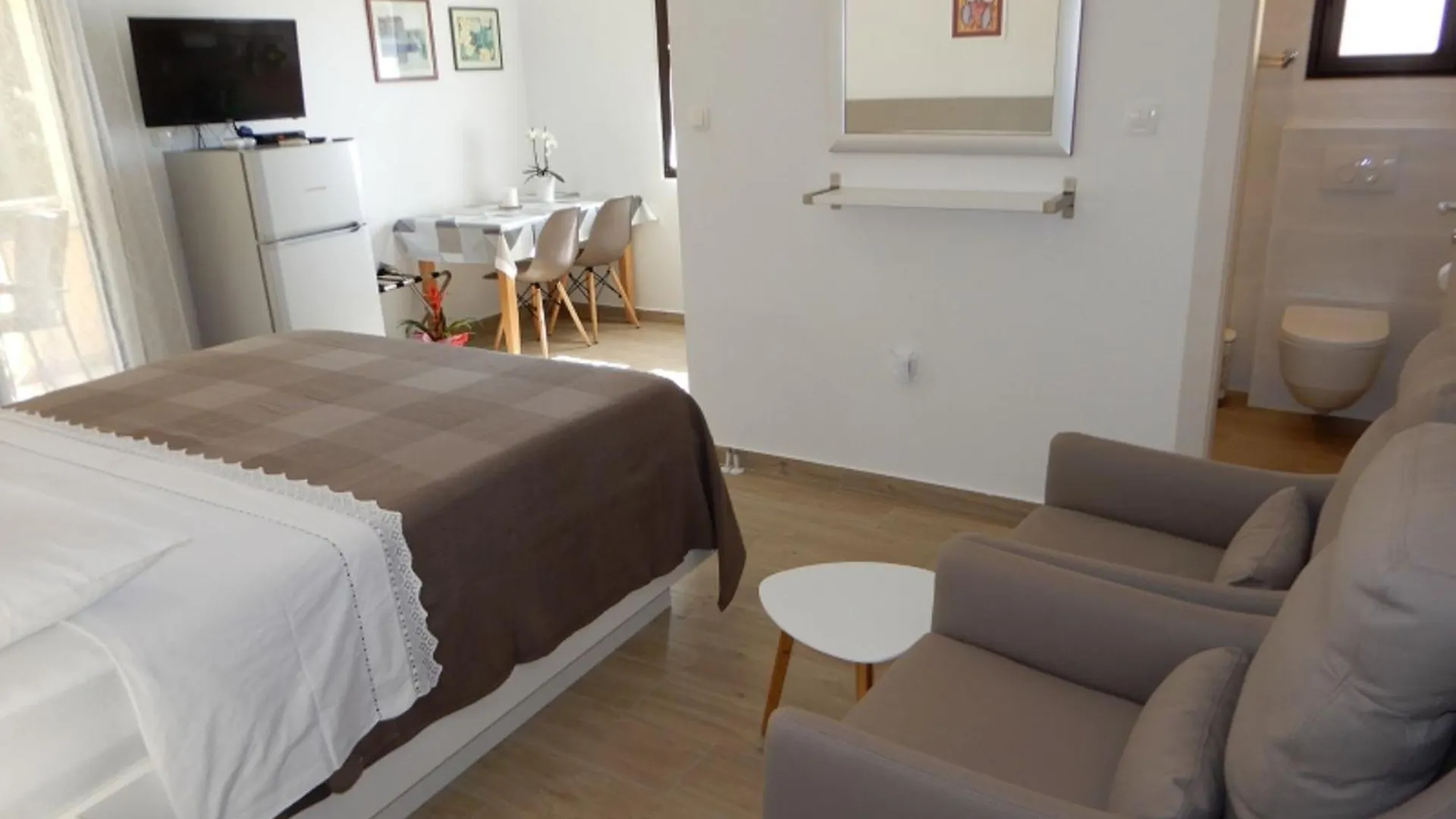 ザダルCozy Retreat By The Sea Puntamikaアパートメント ザダル