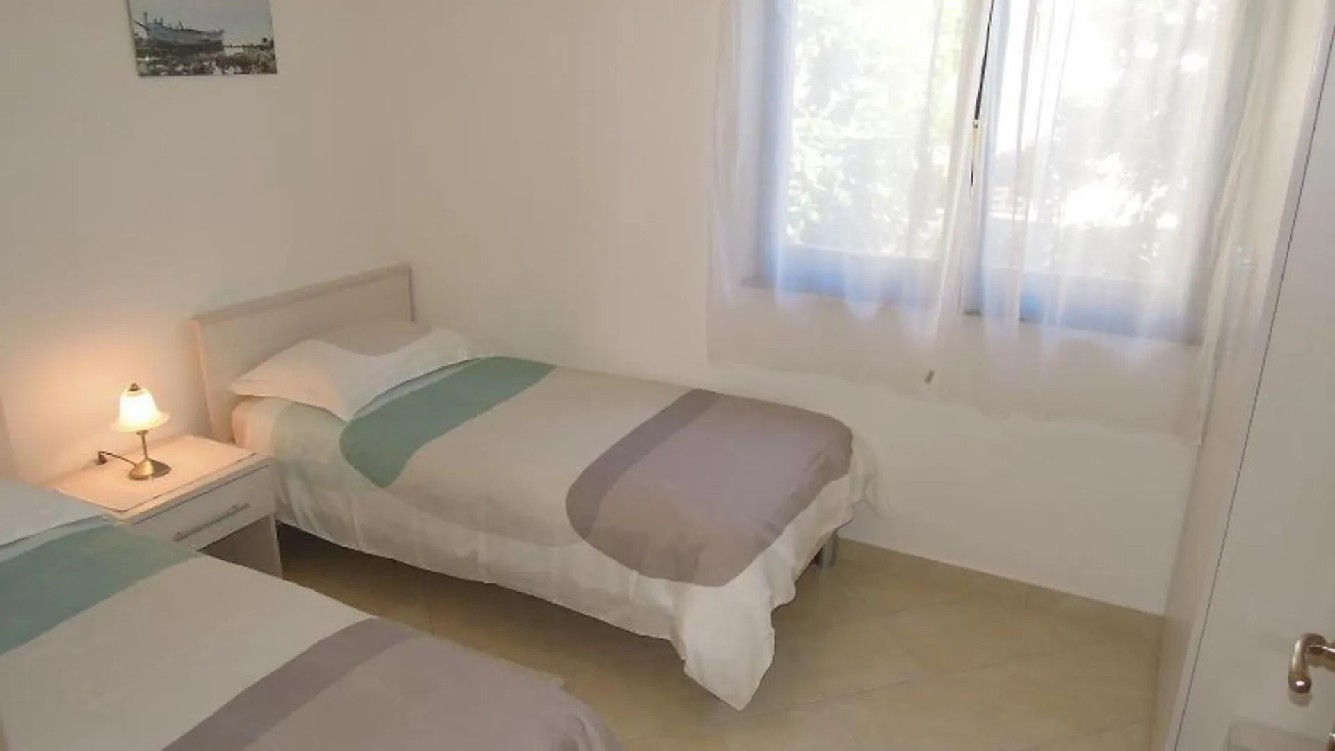 ザダルCozy Retreat By The Sea Puntamikaアパートメント